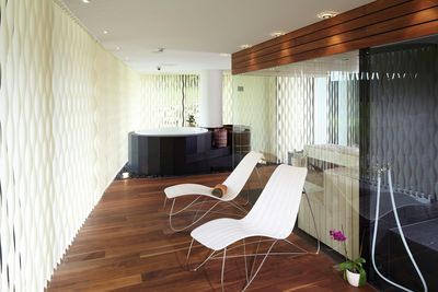 Lamelgardiner, SG 2810, Multi Visio, Room shot "Private Residence", Switzerland, Vertical Waves