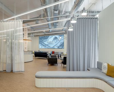 Gardinsystemer, SG 6970, Colorama 2, Mediabrands Headquarters, Madrid, Spain