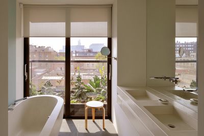 Rullegardiner, SG 4910, Multiscreen 1-10%, Room shot "Bateman's Row Penthouse Apartment", London, United Kingdom