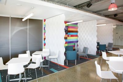 Lamelgardiner, SG 2900, Multi Visio, Room shot "Express Data", Auckland, New Zealand, Vertical Waves